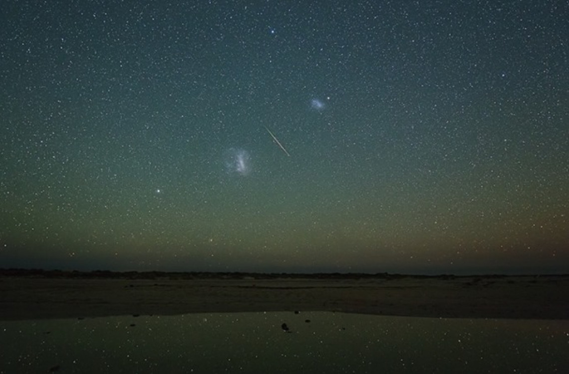 meteor-Perseid-Magellanic-Clouds-Colin-Legg-8-11-2013